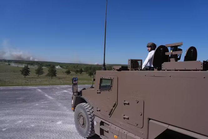 Emmanuel Macron, sur le site de l’exercice militaire Orion 2026, à Suippes (Marne), le 30 avril 2026. 