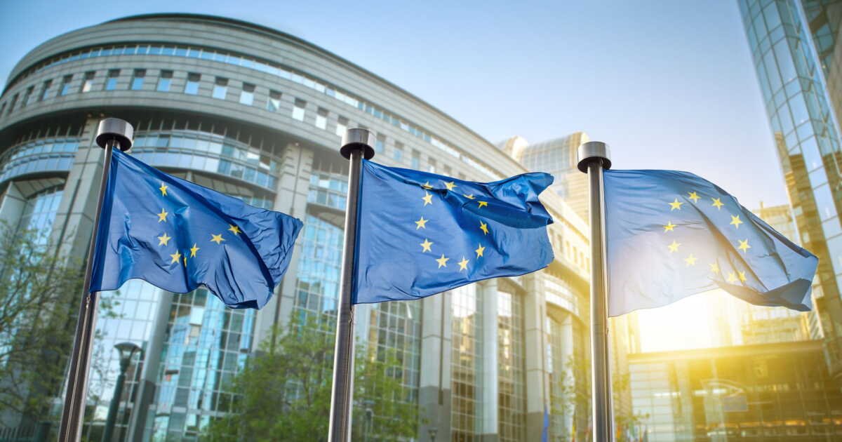 Emmanuel Macron plaide pour etaler la dette europeenne et continuer