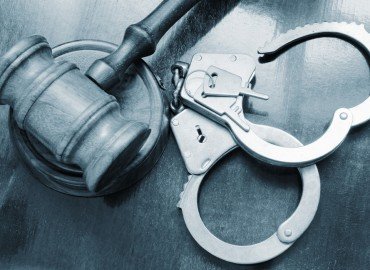 ISSUES CRIME CUFFS 370x270 1 FN0SeN