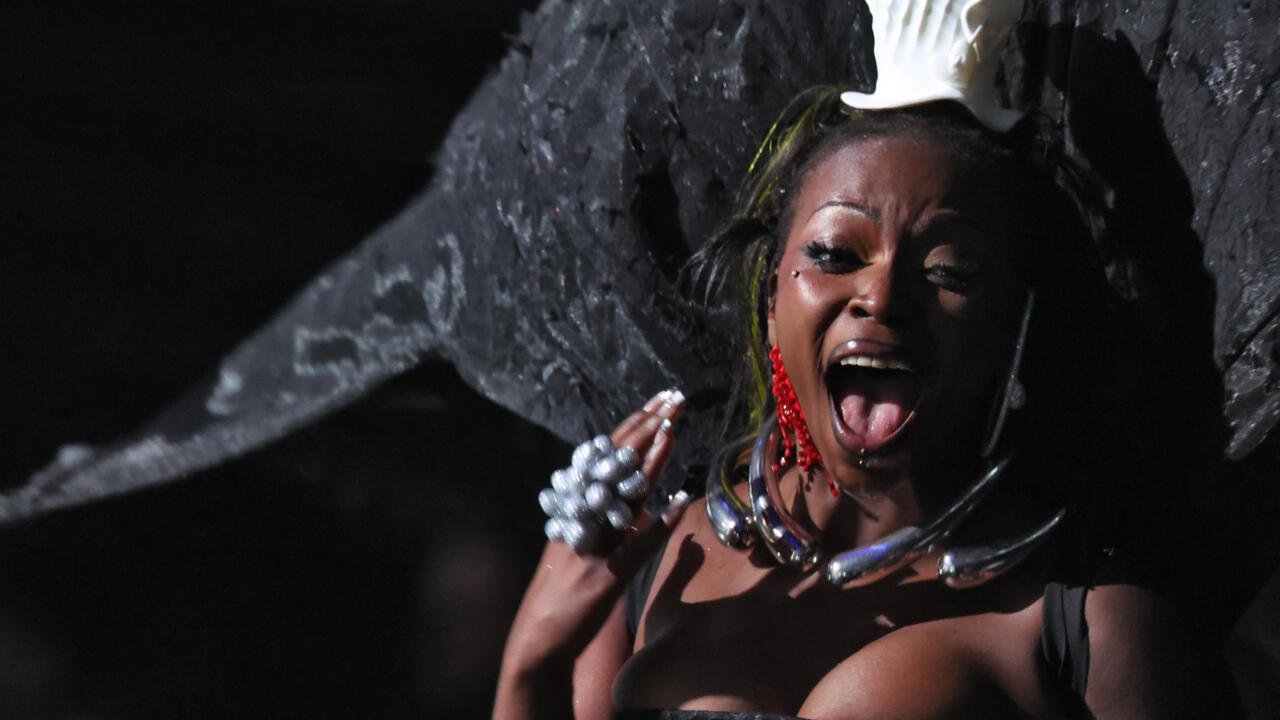 La nouvelle reine de la pop francophone Theodora triomphe