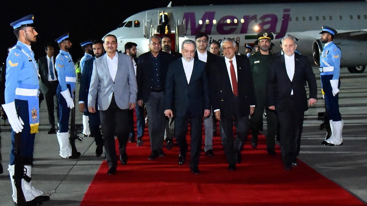 Le chef de la diplomatie iranienne est arrive a Islamabad