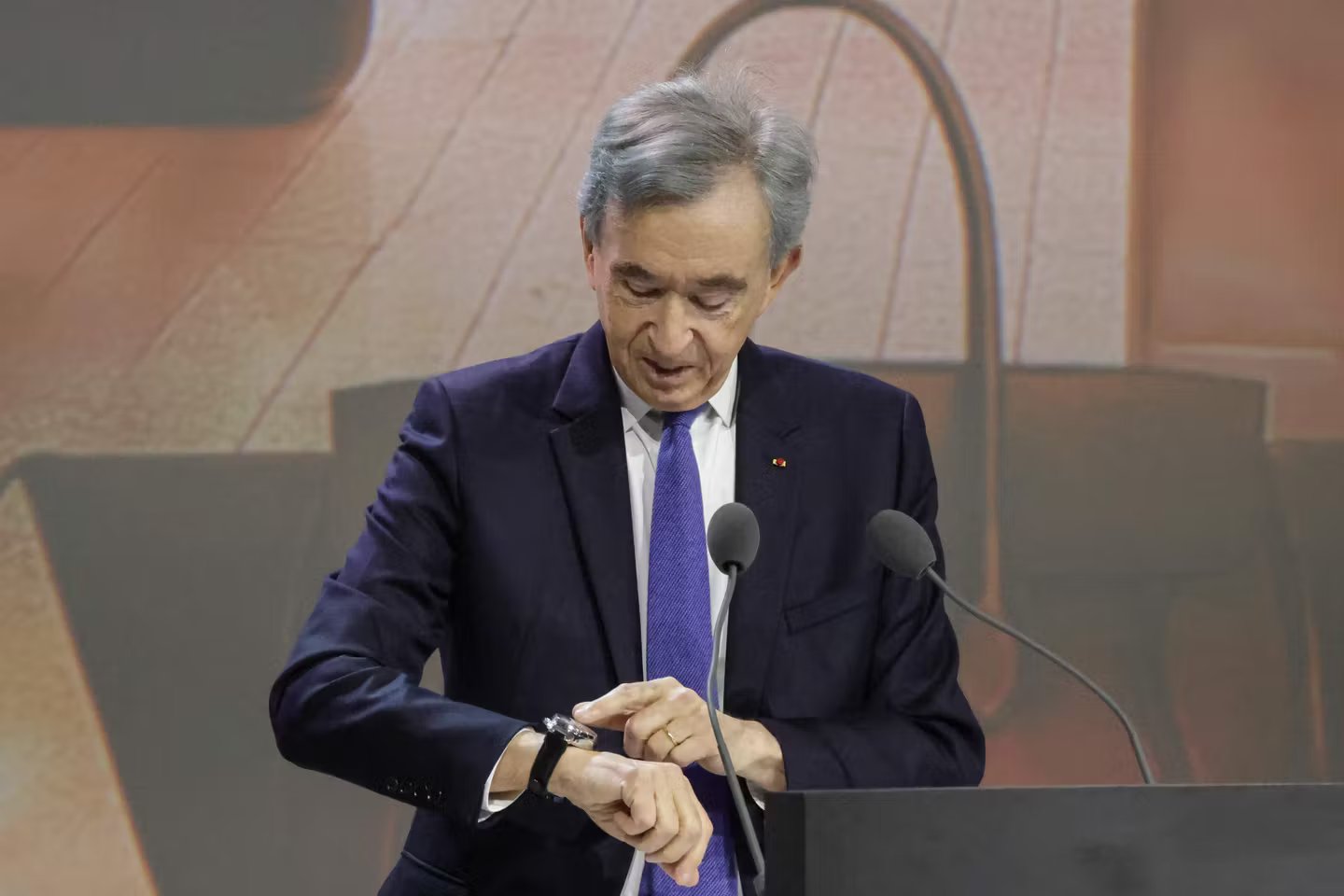 Succession a la tete de LVMH Bernard Arnault invite a