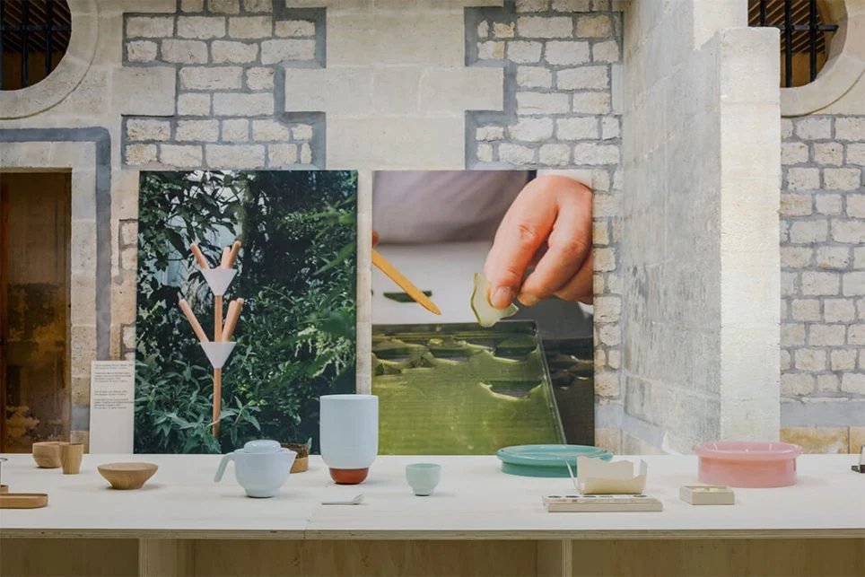 Exposition « Pauline Deltour, une apparente simplicité », au MADD Bordeaux, vue de la cour « Objets »