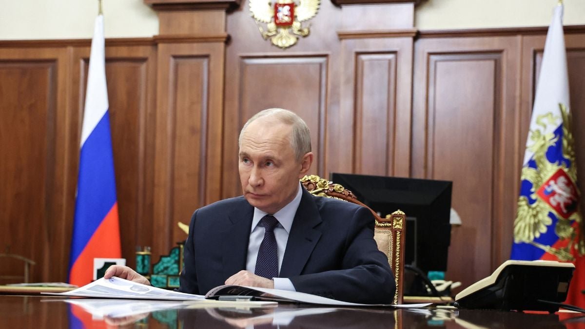 De plus en plus parano Vladimir Poutine se retranche dans