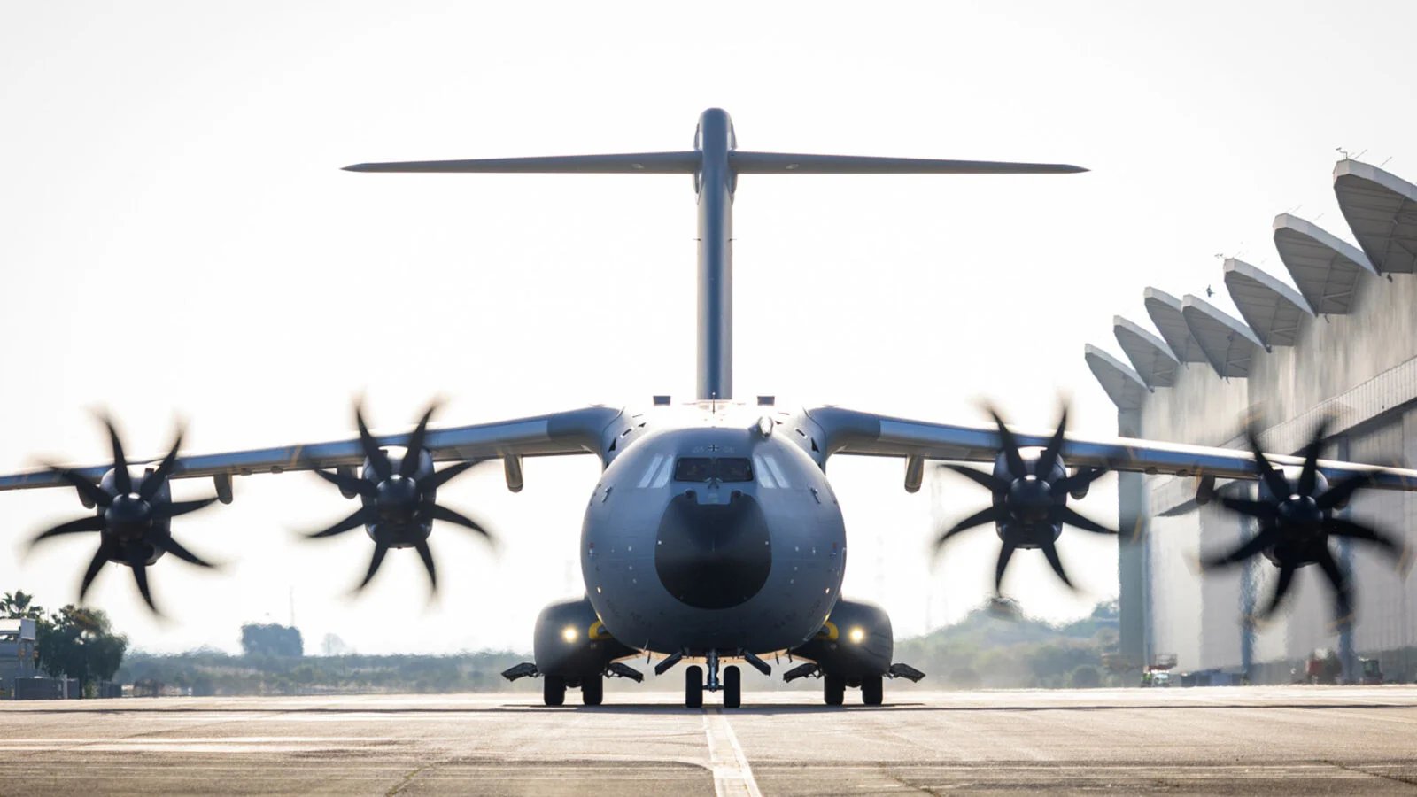 LAirbus A400M va pouvoir larguer 50 drones ou 12 missiles