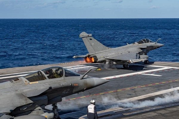 LPM actualisee La Marine nationale devra encore patienter pour