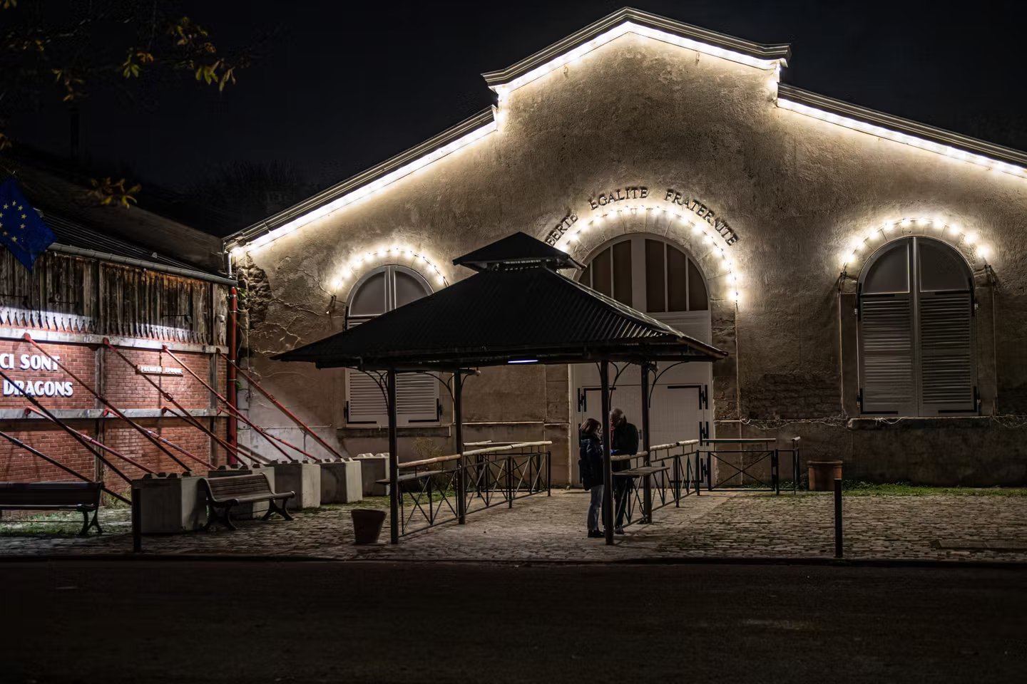 Le Theatre du Soleil appele a se conformer au droit