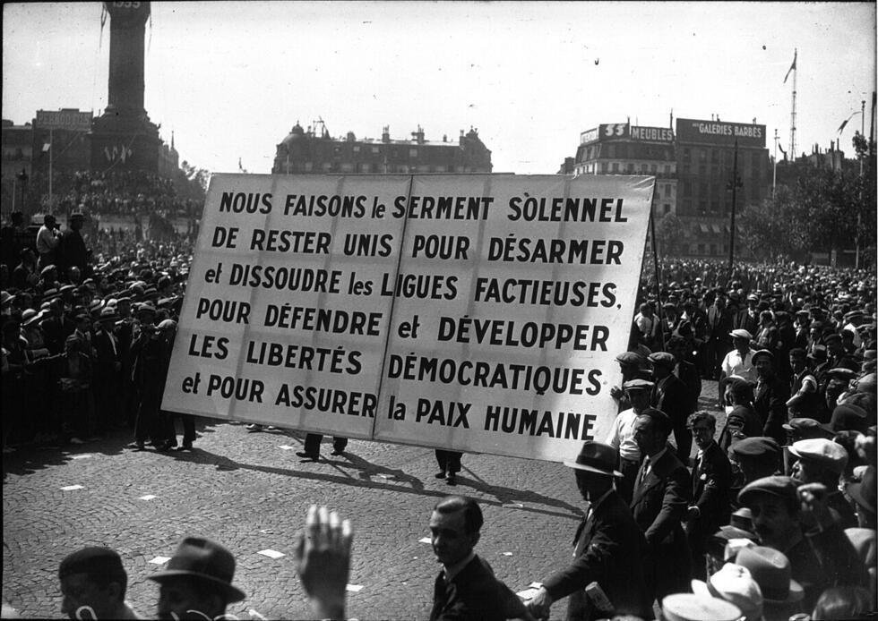 La manifestation du 14 juillet 1935, à Paris, place de la Bastille.