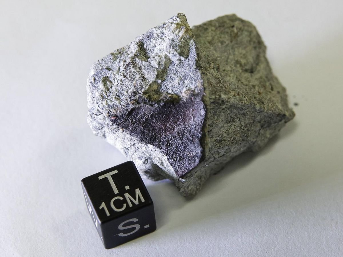 LIVRE. Fragments de météorites 1 LIVRE Fragments de meteorites