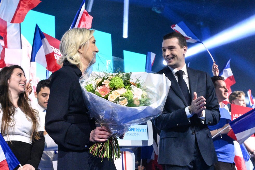 Marine Le Pen et Jordan Bardella, le 3 mars 2024, lors d'un meeting du Rassemblement national durant la campagne des élections européennes.