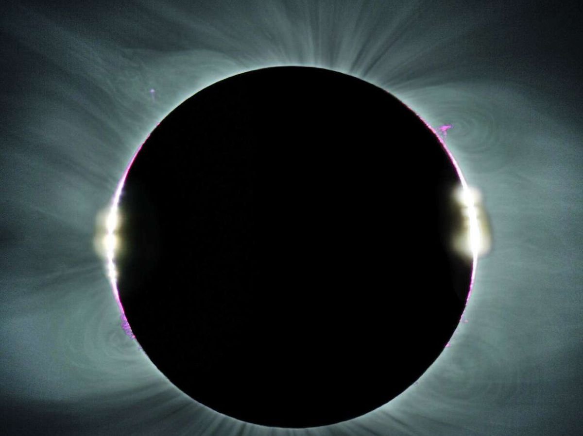 Silhouette lunaire noire pendant une éclipse