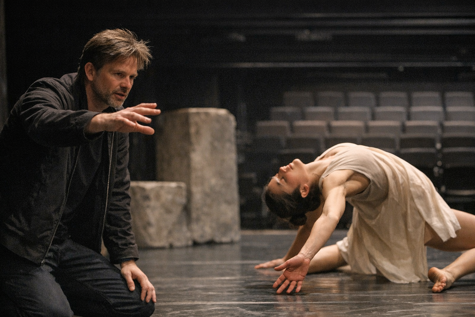 Antigone contemporaine : Alan Lucien Oyen unit danse et théâtre à Paris